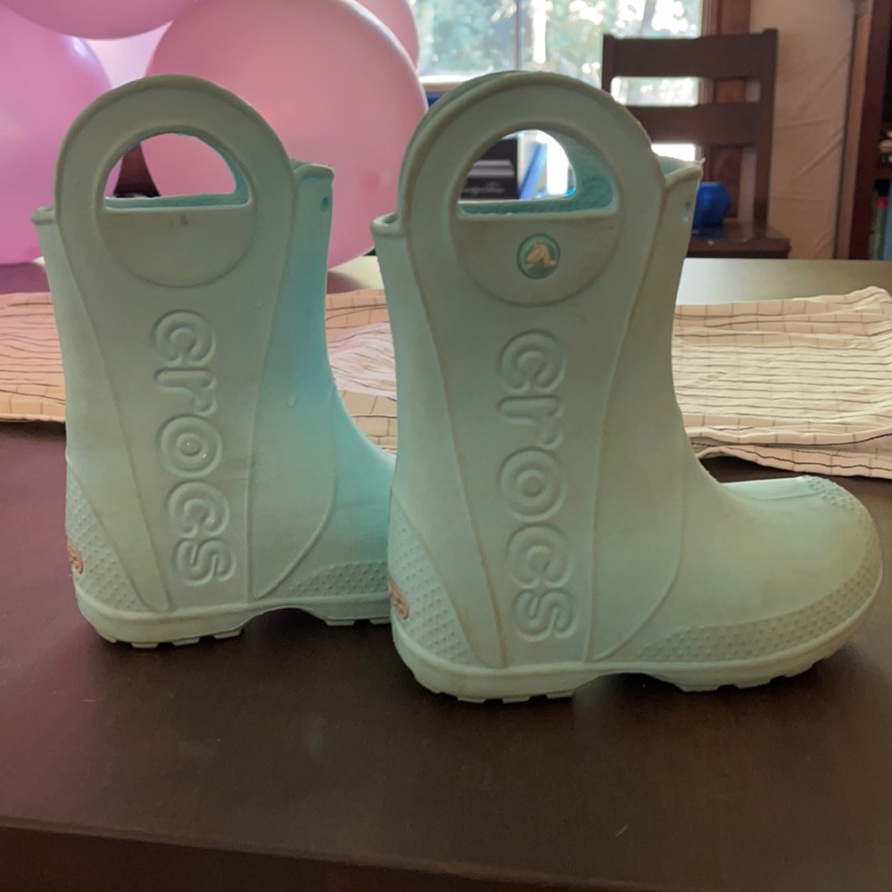 Girls size 9 Crocs rain boots
